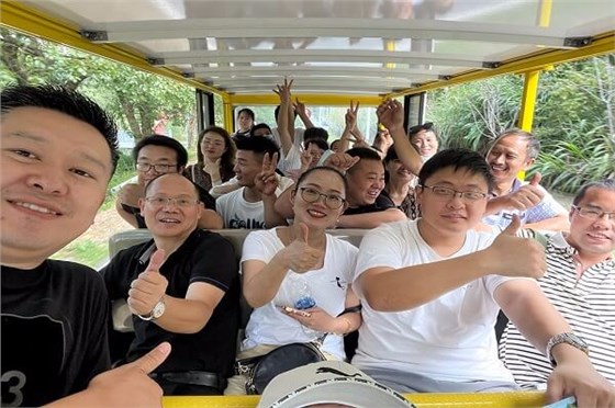 秋高氣爽，大家跟隨艾思捷一起團(tuán)建去呀