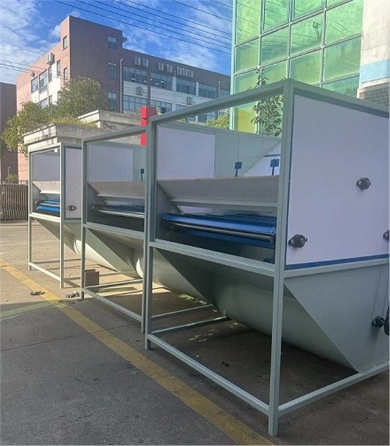 冬季送溫暖，艾思捷蝸輪減速機(jī)為羽絨服充絨機(jī)上提供動(dòng)力支持 (2).jpg