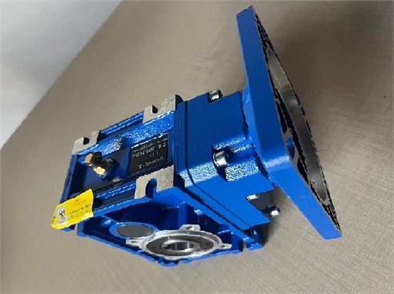 艾思捷技術(shù)教您蝸輪蝸桿減速機(jī)怎么選一款合適的伺服電機(jī)配套？ (2).jpg