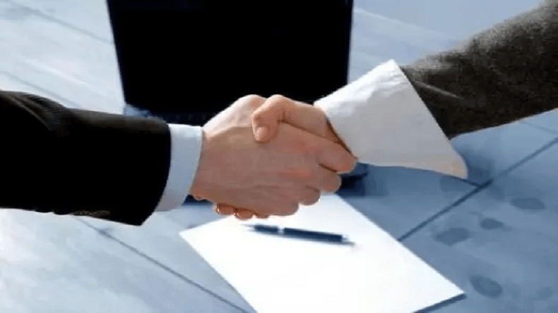 五月，上海艾思捷與青島某工業(yè)設(shè)備企業(yè)簽訂開發(fā)設(shè)計(jì)協(xié)議