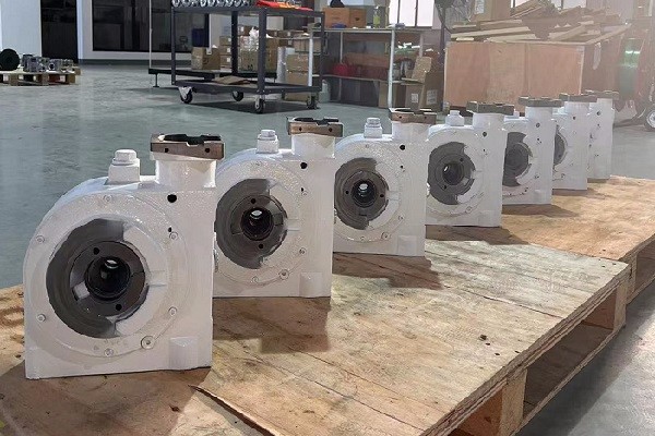 熱烈慶祝艾思捷耐高溫160&deg;減速機批量下線 (3).jpg